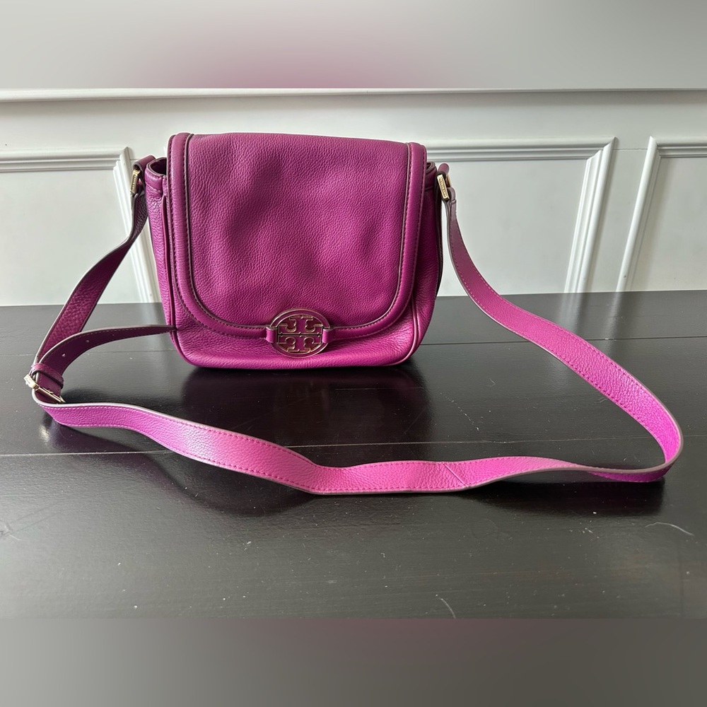Tory Burch over crossbody purse: Magenta color